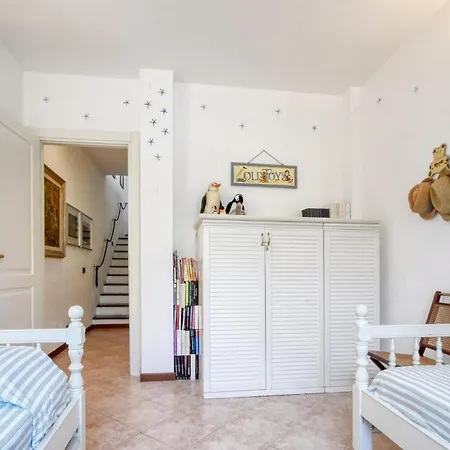 2 Bedroom Gorgeous In Recco